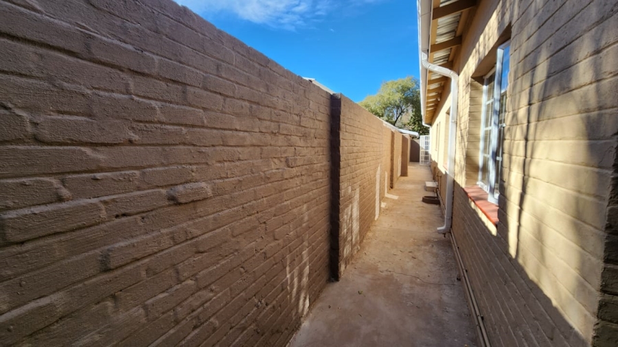 To Let 3 Bedroom Property for Rent in Flamwood North West